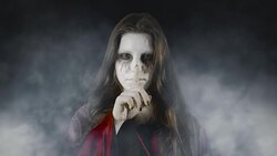 Be warned! - mysterious teenage girl standing in an eerie, foggy environment Stock Footage