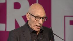 Patrick Stewart gives speech at anti-Brexit rally Instructional Video