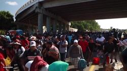 Thousands of migrants, refugees set off from Mexico to US News Clip