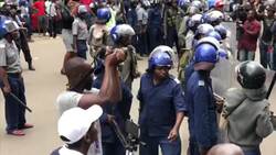 Police in Harare hit opposition supporters Instructional Video