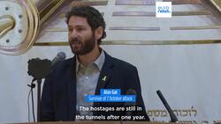 Police and Palestinian supporters clash in Amsterdam during 7 October commemorations Instructional Video