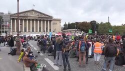 CLEAN : French police move on Extinction Rebellion protesters outside parliament News Clip