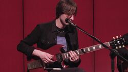 The Mysterines perform single 'Stray' for Music Box Instructional Video