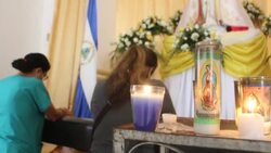 CLEAN : Nicaragua: parishioners pray for detained dissident bishop News Clip
