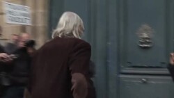 CLEAN : French 'hydroxychloroquine' doctor arrives at disciplinary hearing News Clip