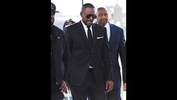 Federal prosecutors in New York City hit R Kelly with more criminal charges Instructional Video