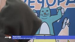 VOICED : Grafiteros ucranianos retratan la guerra con "gatos patriotas" en Odesa News Clip