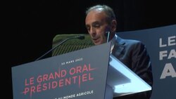 CLEAN : France 2022 candidates, but no Macron, on charm offensive to agriculture electorate News Clip