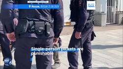 Free speech activists stage solo protests in Moscow against Telegram founder's arrest News Clip