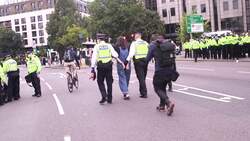 Police remove XR protestors from Tower Bridge Road News Clip