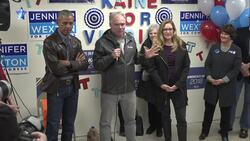 Obama visits Dem. campaign volunteers in Va. News Clip