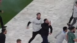Spurs fans invade the pitch after historic Europa League triumph Instructional Video