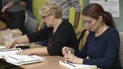 CLEAN : Bosnians vote for leaders of fragmented nation (2) News Clip
