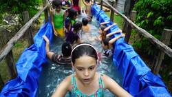 Cubanos lidian con el calor con una piscina rodante Instructional Video