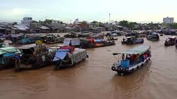 4k footage scene of cargo ships in traditional market at port of Cai Rang floating market, Can Tho province, Mekong Delta, Vietnam, Transportation and merchandise concept Stock Footage