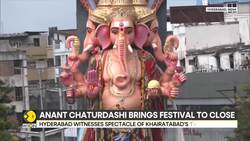 Ganesh visarjan: Vibrant hues and thousands of devotees News Clip