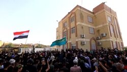 CLEAN : Supporters of Iraq's Sadr gather outside government HQ in Nasiriyah News Clip