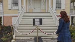 NYC tour guide makes ends meet after layoff News Clip