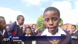 VOICED : Mandela: una leyenda para los ninos News Clip