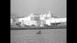 Joe Bellocq paddles raft of his own making on long distance trip to Chicago for the World's Fair News Clip