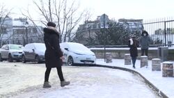CLEAN : Residents, tourists enjoy "picture perfect" Montmartre in the snow News Clip