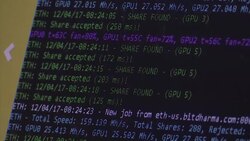 VOICED : Un ruso demanda a Apple por haberlo convertido en gay News Clip