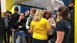 CLEAN : Russians flock to Ikea before Swedish giant closes doors over war in Ukraine News Clip