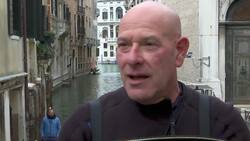 From straw hats to scuba helmets, gondoliers clean canals Instructional Video