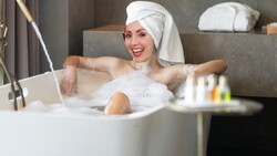 In the Bath! No.17 British English Lesson #Shorts Instructional Video