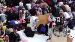 CLEAN : Thousands in Egypt hold Eid prayers in Al-Azher News Clip