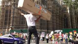 Anti-Ulez protestors gather outside parliament News Clip