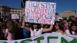 VOICED : Jovenes vuelven a marchar por el cambio climatico News Clip