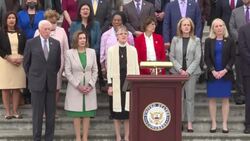 CLEAN : US Congress members mourn one million dead from Covid-19 on Capitol steps News Clip