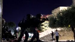 CLEAN : Israeli police clash with Palestinians at Al-Aqsa mosque News Clip