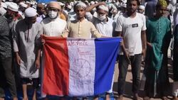 CLEAN : Anti-France protests in Bangladesh draw thousands News Clip