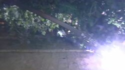 Uri Geller shows off giant spoon Instructional Video