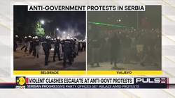 Serbia anti-govt protests: Tensions soar | Police fire tear gas shells News Clip