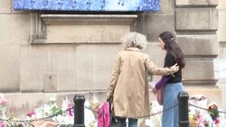 CLEAN : François Hollande pays tribute to Queen Elizabeth II News Clip