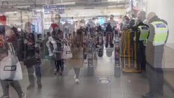 CLEAN : Mask wearing becomes compulsory again on public transport in England News Clip