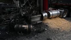 CLEAN : Colombia: gang attacks vehicles in revenge for Otoniel extradition News Clip