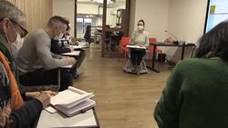 CLEAN : French radio station trains job seekers on the airwaves News Clip