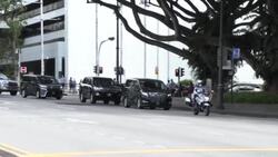 CLEAN : Motorcade believed to be carrying Pelosi arrives at Singapore's presidential palace News Clip