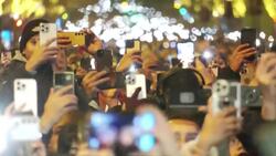 Revellers gather at famous European landmarks to greet 2025 News Clip