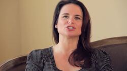 How to Make a Good First Impression at a Job Interview Instructional Video