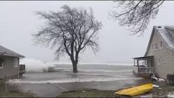 High winds, powerful waves hit Crystal Beach, Ont. News Clip