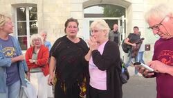 CLEAN : French court tells reviled rooster to keep on crowing News Clip