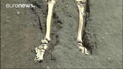 Archaeologists make dramatic discovery in Pompeii News Clip