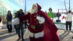 Reindeer rest, Santa teams up with STARS to visit kids in hospital News Clip