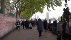 Timelapse of long queue to see Queen Elizabeth II's coffin Instructional Video