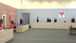 VOICED : Un alemán de 101 años es condenado a cinco años de cárcel por crímenes nazis News Clip